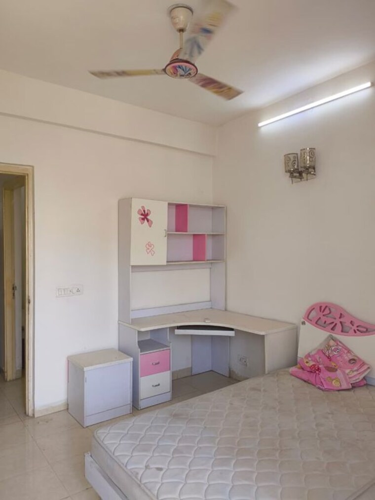 Living Room, tulip-white 3 Bedroom 1335 Sq.Ft. Apartment In Sector 69 Gurgaon 10749146