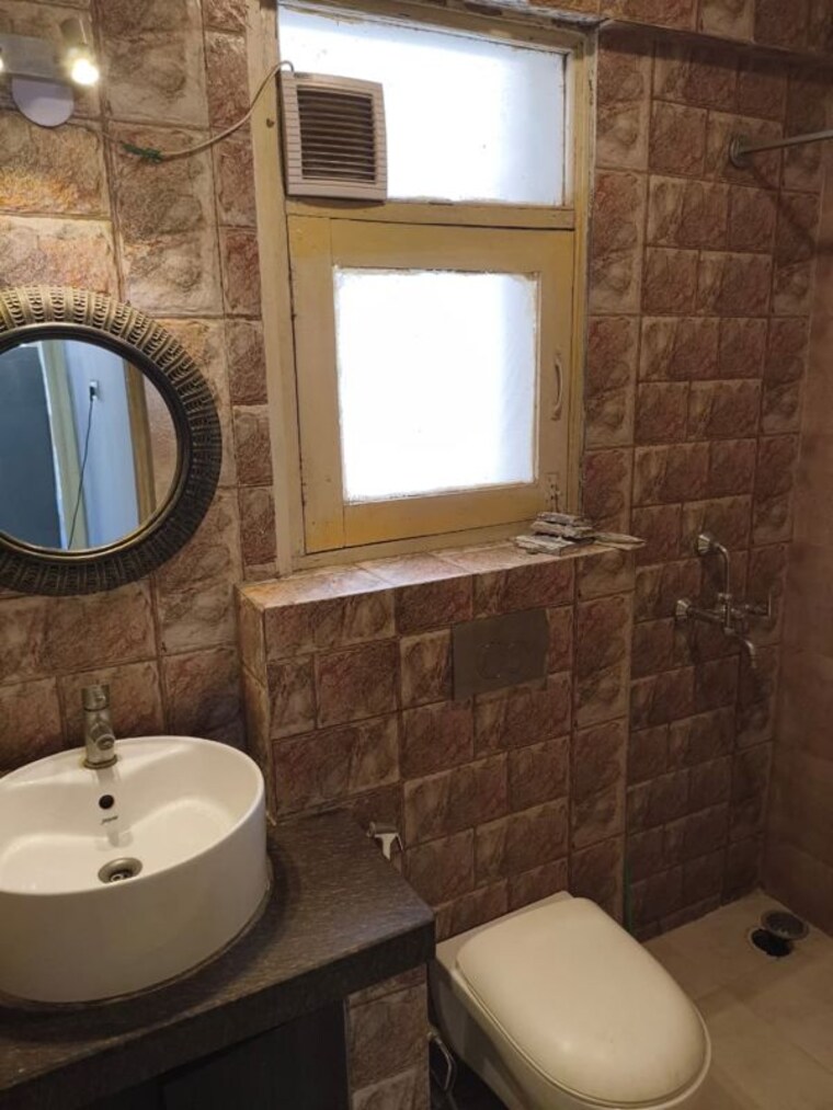 Bathroom, tulip-white 3 Bedroom 1335 Sq.Ft. Apartment In Sector 69 Gurgaon 10749146