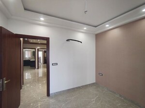 Room in 3 BHK Builder Floor at Puri Kohinoor Emporium, Sector 89 – for Sale