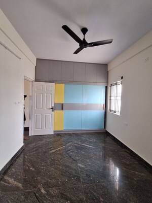 Room in 3 BHK Apartment at Anand Nagar – for Rent