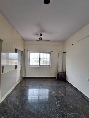 Room in 3 BHK Apartment at Anand Nagar – for Rent