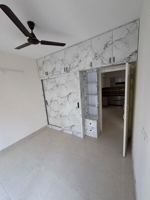 Room in 2 BHK Apartment at Signature The Millennia 3, Sector 37d – for Rent