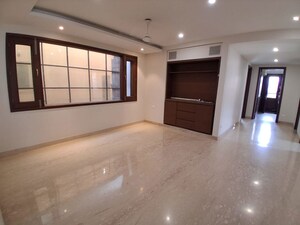 Room in 4 BHK Builder Floor at Rajouri Garden – for Rent