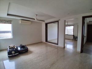 Room in 4 BHK Builder Floor at Rajouri Garden – for Rent