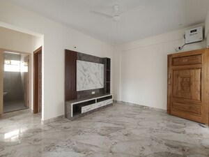 Room in 2 BHK Builder Floor at Hal Layout – for Rent