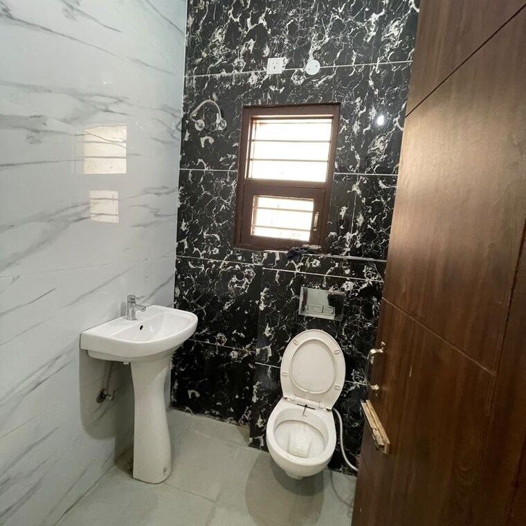 Bathroom, aerocity 3 Bedroom 130 Sq.Yd. Apartment In Aerocity Mohali 10749217