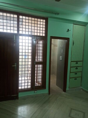 Room in 3 BHK Builder Floor at Sector 46 – for Rent