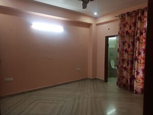 Room in 3 BHK Builder Floor at Sector 46 – for Rent