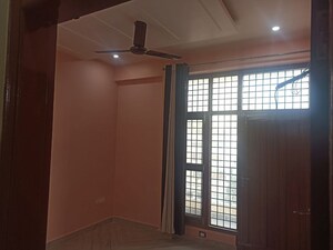 Room in 3 BHK Builder Floor at Sector 46 – for Rent