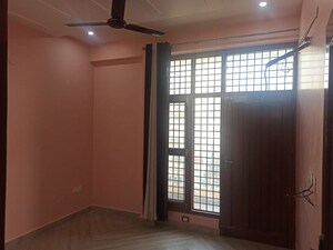 Room in 3 BHK Builder Floor at Sector 46 – for Rent