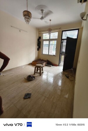 Room in 3 BHK Apartment at Sachdev Novena Green, Amrapali Dream Valley – for Rent