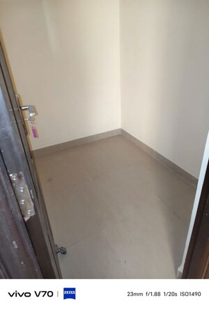 Room in 3 BHK Apartment at Sachdev Novena Green, Amrapali Dream Valley – for Rent