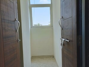 Utility Room in 3 BHK Builder Floor at Tingre Nagar – for Rent