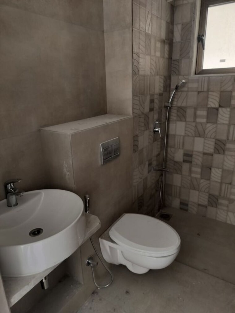 Bathroom, hubtown-seasons 2 Bedroom 733 Sq.Ft. Apartment In Chembur Mumbai 10749286