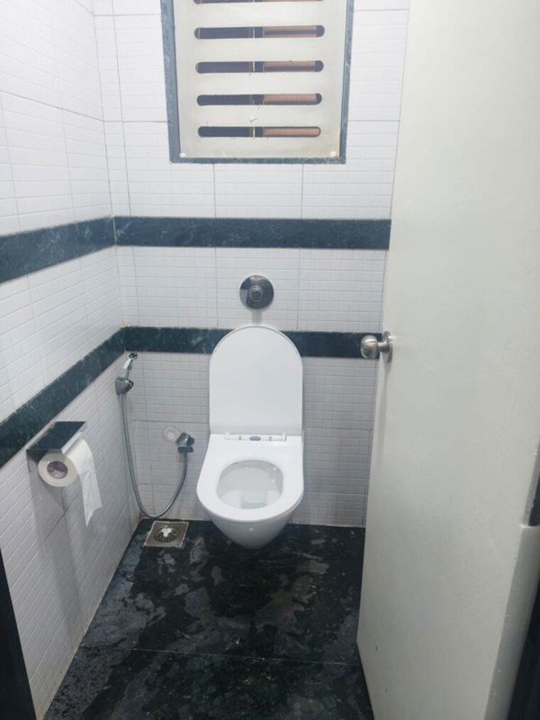 Bathroom, nahar-business-center Commercial Office Space 2000 Sq.Ft. In Powai Mumbai 10749280