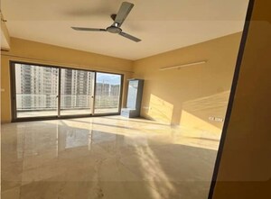Room in 4 BHK Apartment at Shalimar One World Belvedere Court 3, Gomti Nagar – for Rent