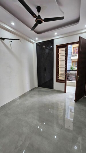 Room in 3 BHK Builder Floor at RPS Palm Drive, Sector 88 – for Sale