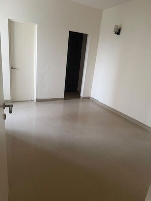 Room in 2 BHK Apartment at Emaar Emerald Estate, Sector 65 – for Rent