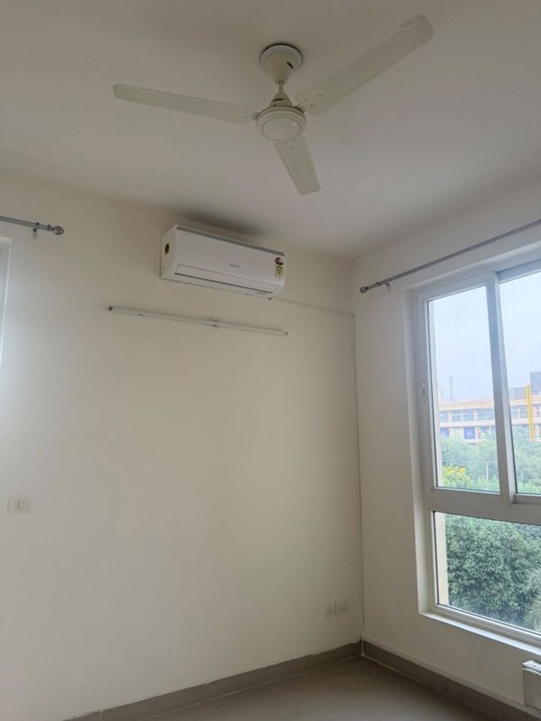 Room, emaar-emerald-estate 2 Bedroom 1020 Sq.Ft. Apartment In Sector 65 Gurgaon 10749303