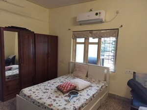 Bedroom in 2 BHK Apartment at Santacruz West – for Rent