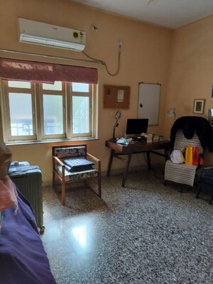 Living Room in 2 BHK Apartment at Santacruz West – for Rent