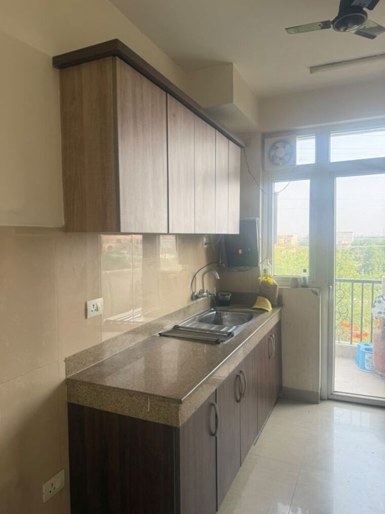 Kitchen, emaar-emerald-estate 3 Bedroom 1395 Sq.Ft. Apartment In Sector 65 Gurgaon 10749315