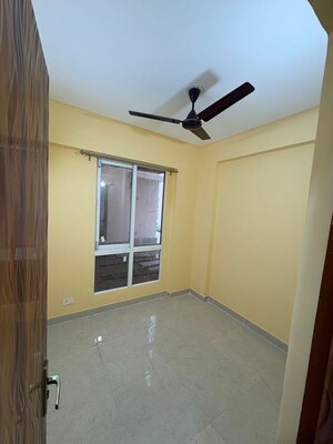 Room in 2.5 BHK Apartment at Signature The Millennia 3, Sector 37d – for Rent