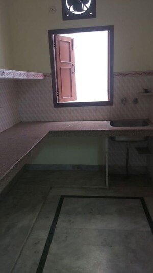 Kitchen in 1.5 BHK Builder Floor at Mayur Vihar – for Rent
