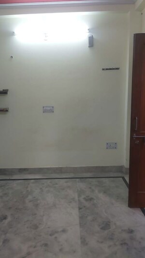 Room in 1.5 BHK Builder Floor at Mayur Vihar – for Rent