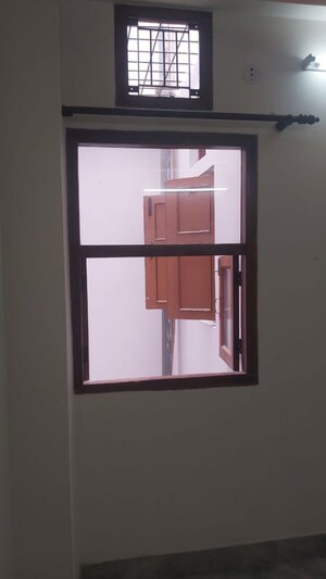Dining area in 1.5 BHK Builder Floor at Mayur Vihar – for Rent