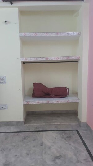 Furnished Amenities in 1.5 BHK Builder Floor at Mayur Vihar – for Rent