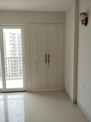 Room in 2 BHK Apartment at Tata Eureka Park, Sector 150 – for Rent