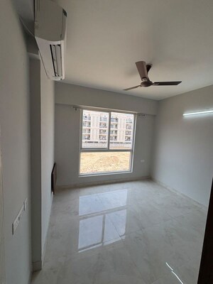 Room in 2 BHK Apartment at Signature Global City, Sector 37d – for Rent