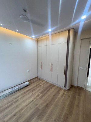 Room in 2 BHK Apartment at Signature Global City, Sector 37d – for Rent