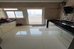 Team Area in 2 BHK Apartment at Sugee Atharva, Prabhadevi – for Rent