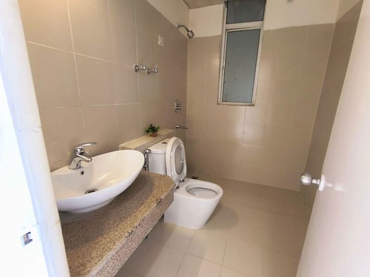 Bathroom, indiabulls-centrum-park 3 Bedroom 1650 Sq.Ft. Apartment In Sector 103 Gurgaon 10749361