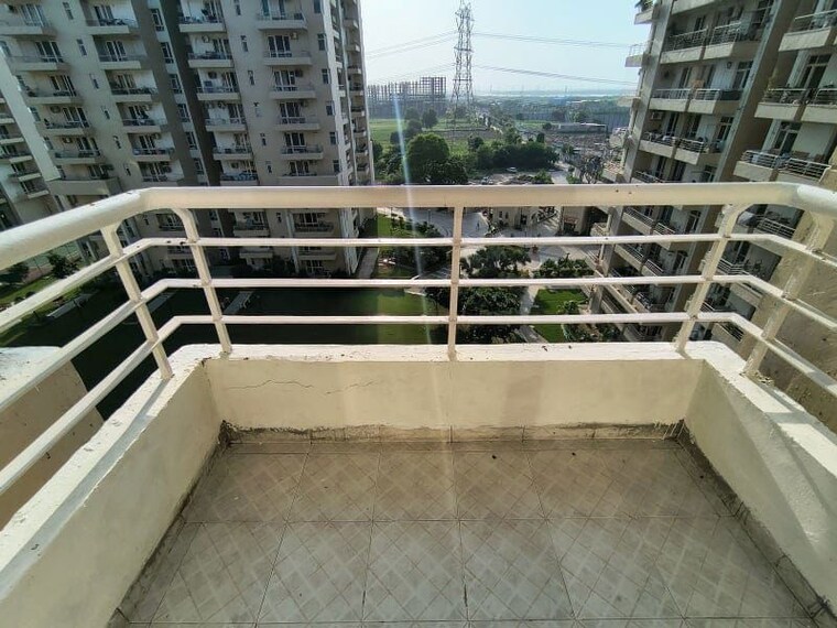 Balcony, indiabulls-centrum-park 3 Bedroom 1650 Sq.Ft. Apartment In Sector 103 Gurgaon 10749361