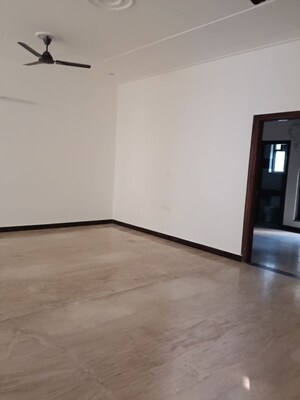 Room in 4 BHK Apartment at Lord Krishna Apartment, Sector 43 – for Rent