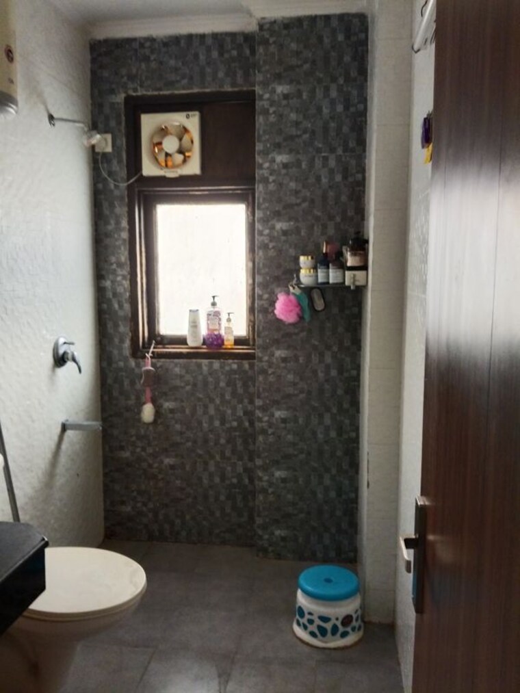 Bathroom, lord-krishna-apartment 4 Bedroom 3500 Sq.Ft. Apartment In Sector 43 Gurgaon 10749366