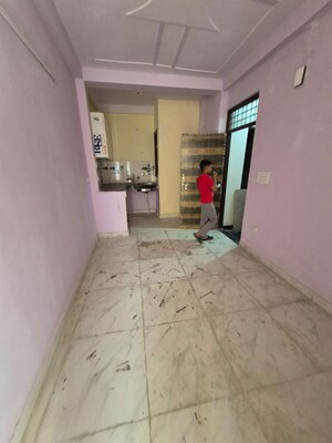 Room in 2.5 BHK Builder Floor at Mayur Vihar – for Rent