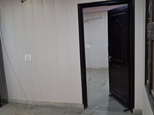 Building Lobby in 1 BHK Builder Floor at Sector 46 – for Rent