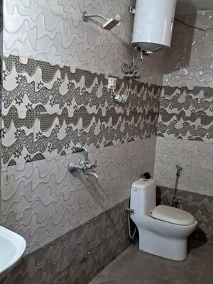 Bathroom in 1 BHK Builder Floor at Sector 46 – for Rent