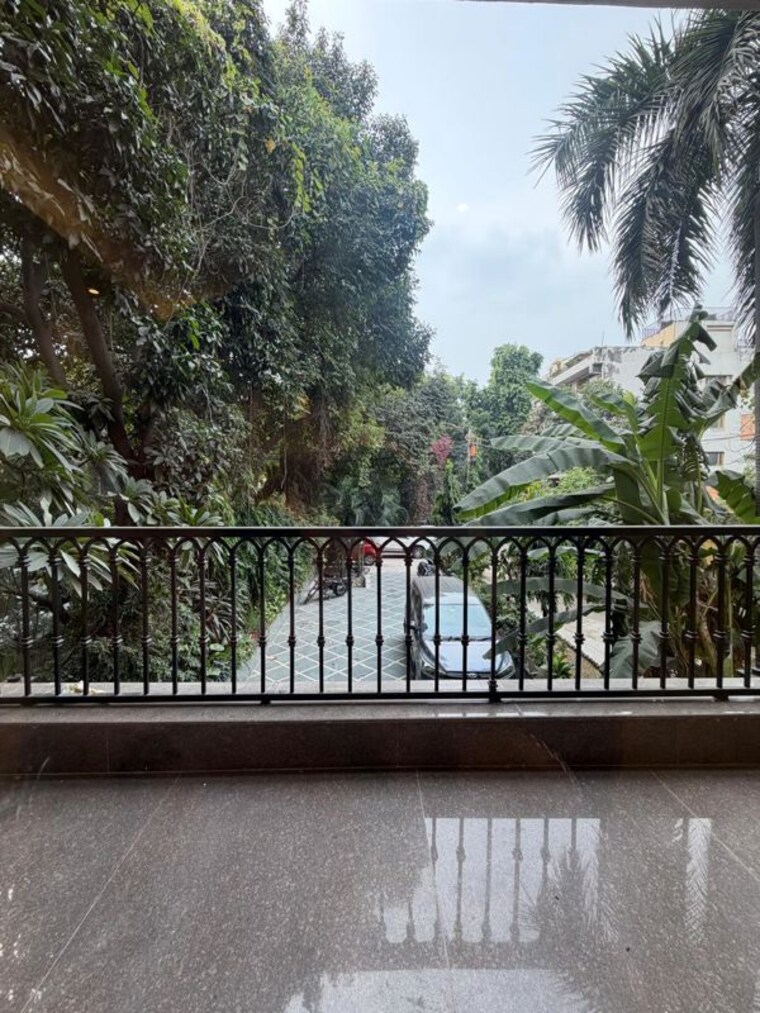 Balcony, kalkaji 3 Bedroom 200 Sq.Yd. Builder Floor In Kalkaji Delhi 10748580