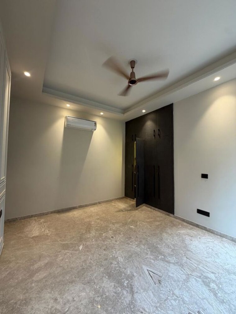 Room, kalkaji 3 Bedroom 200 Sq.Yd. Builder Floor In Kalkaji Delhi 10748580