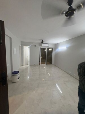 Room in 3 BHK Apartment at Signature Global City, Sector 37d – for Rent