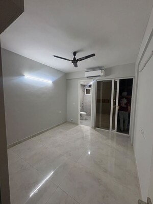 Room in 3 BHK Apartment at Signature Global City, Sector 37d – for Rent