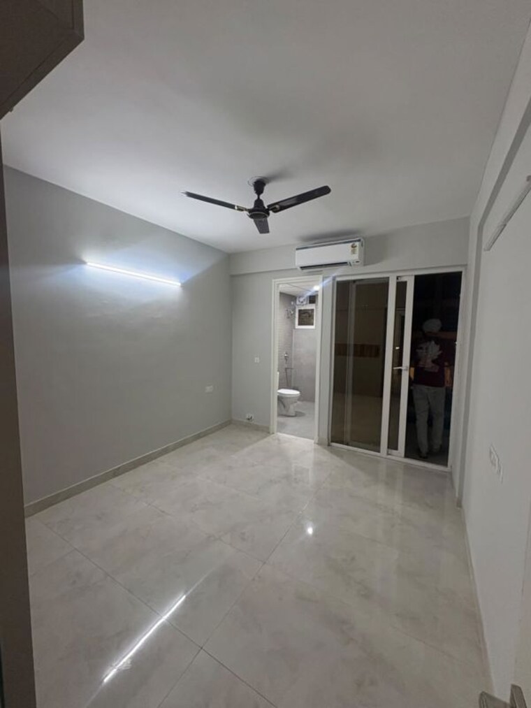 Room, signature-global-city 3 Bedroom 1250 Sq.Ft. Apartment In Sector 37d Gurgaon 10749403