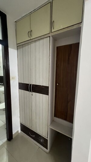 Room in 3 BHK Apartment at Pir Machalla – for Rent