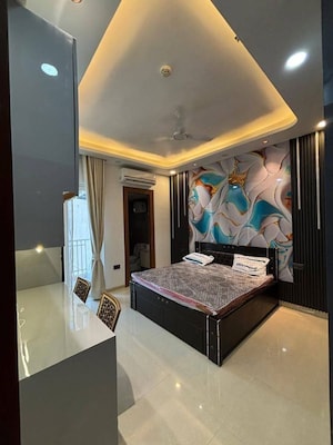 Furnished Amenities in 3 BHK Builder Floor at Saket – for Rent