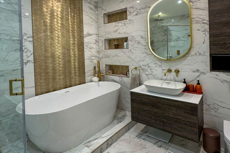 Bathroom, janakpuri 3 Bedroom 190 Sq.Yd. Builder Floor In Janakpuri Delhi 10749506